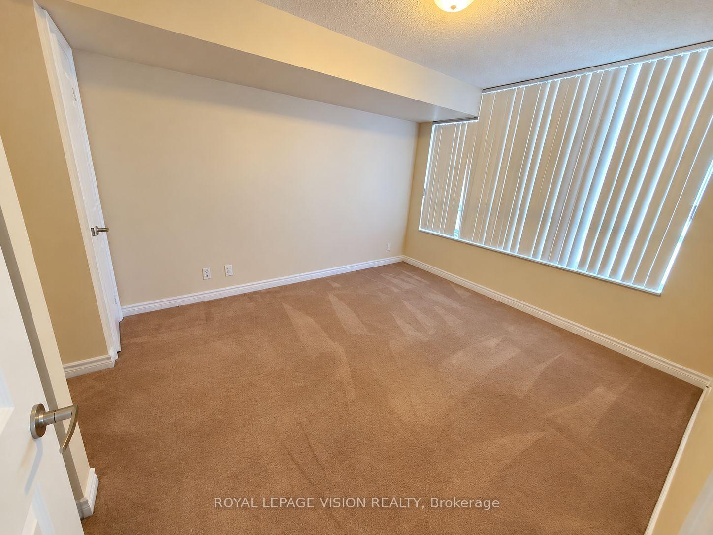 327 - 33 Cox Boulevard, Markham 4