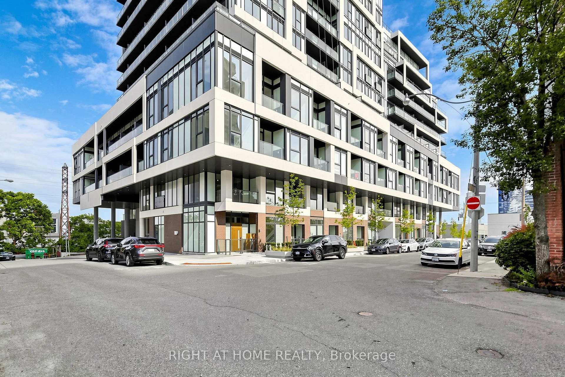 2502 - 5 Defries Street, Toronto 4