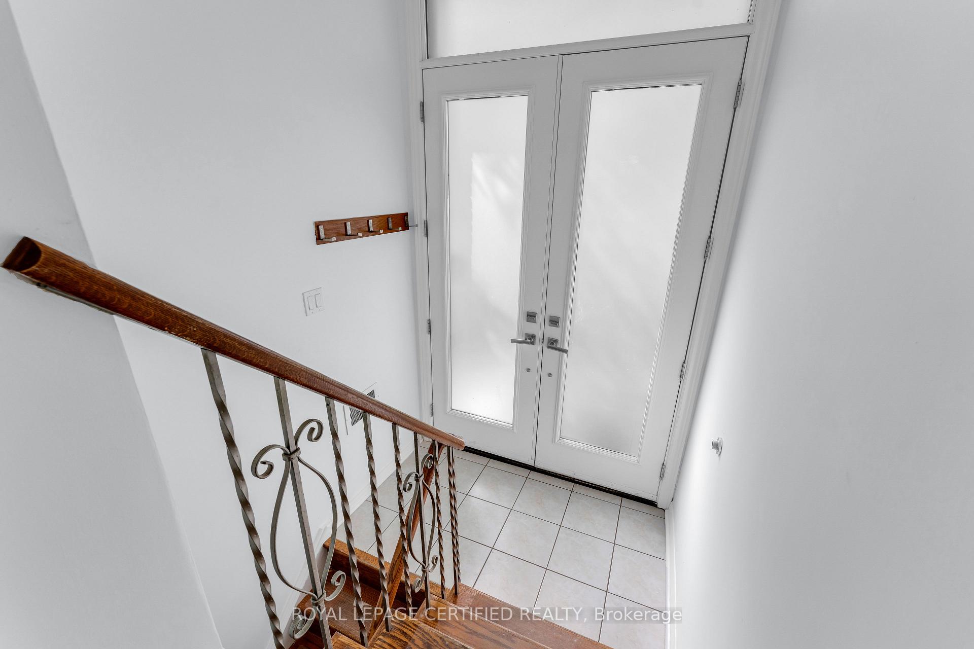 MAIN - 586 Pinegrove Road, Oakville 5