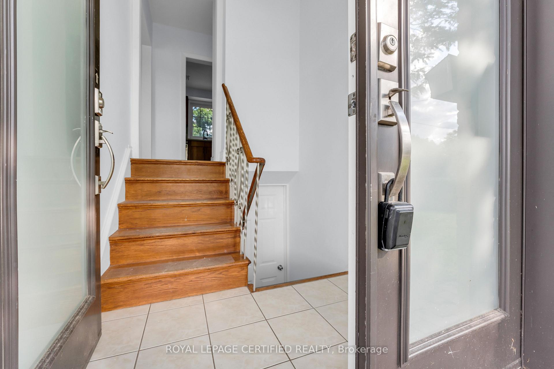 MAIN - 586 Pinegrove Road, Oakville 4