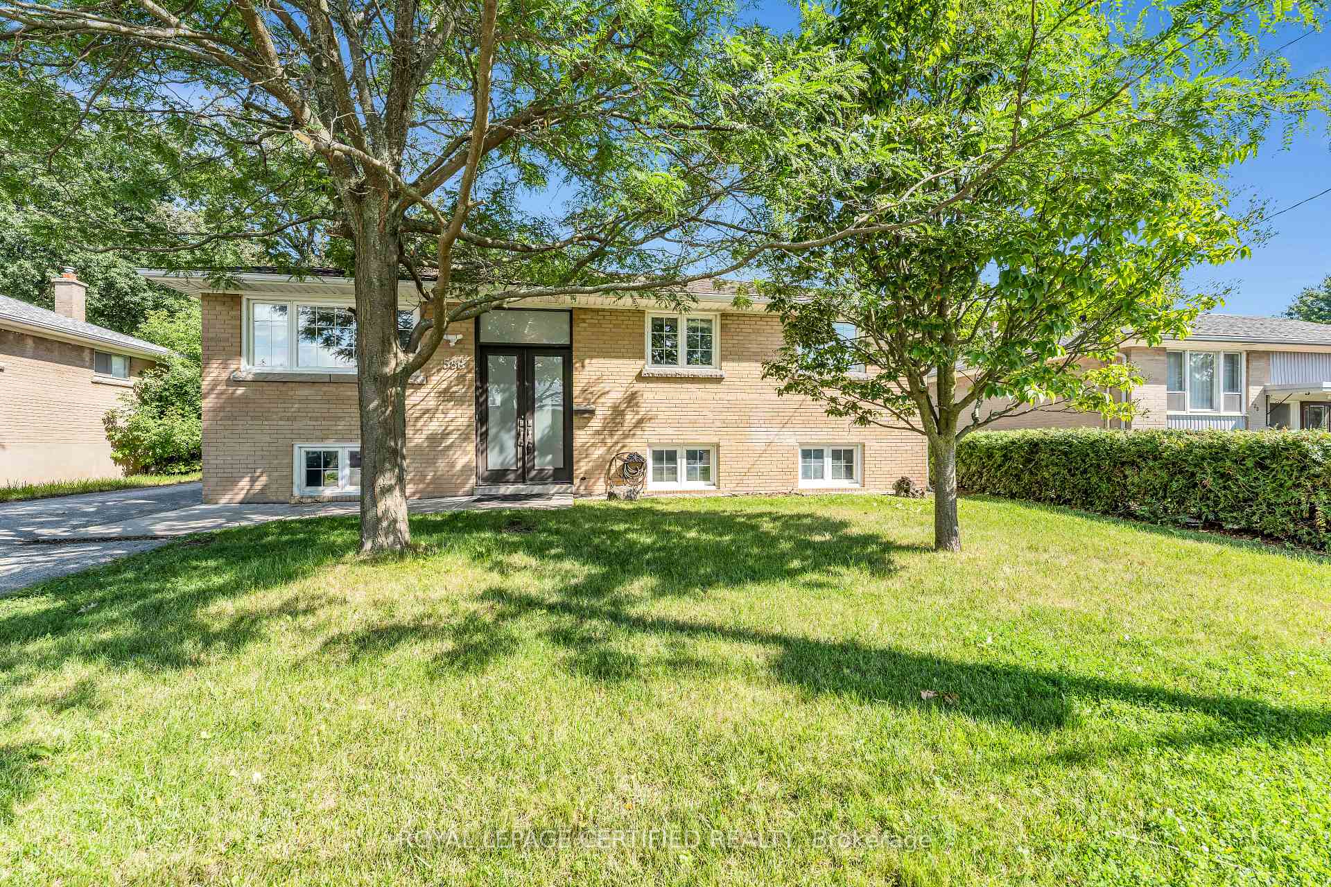 MAIN - 586 Pinegrove Road, Oakville 2