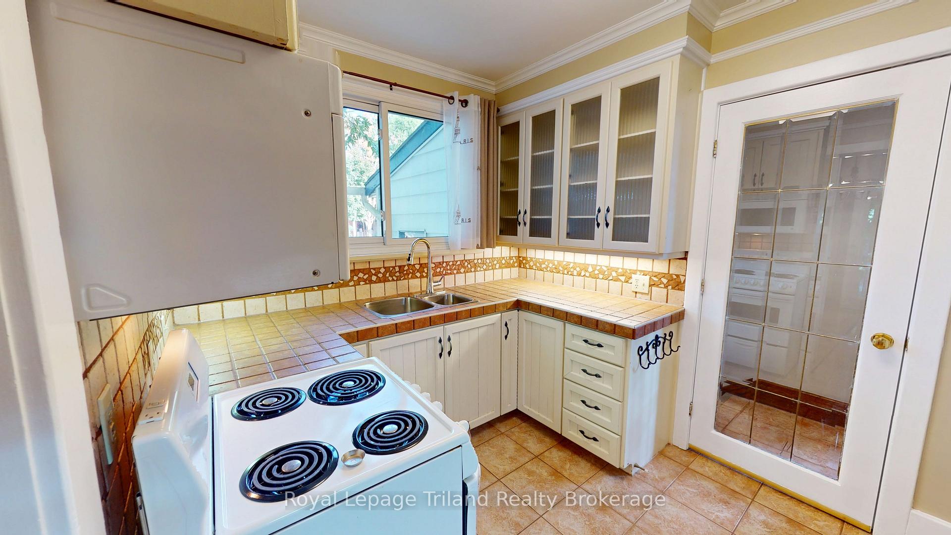 614 Ingersoll Avenue, Woodstock 5