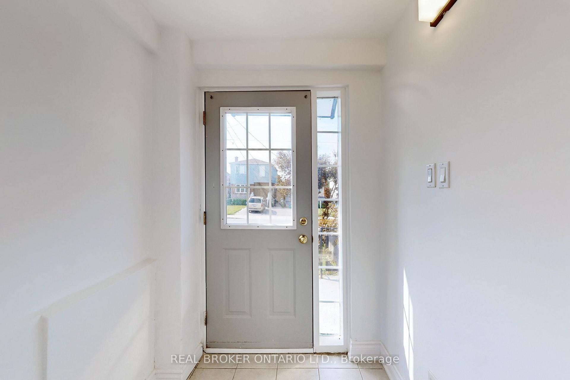 Main - 102 Bowie Avenue, Toronto 3