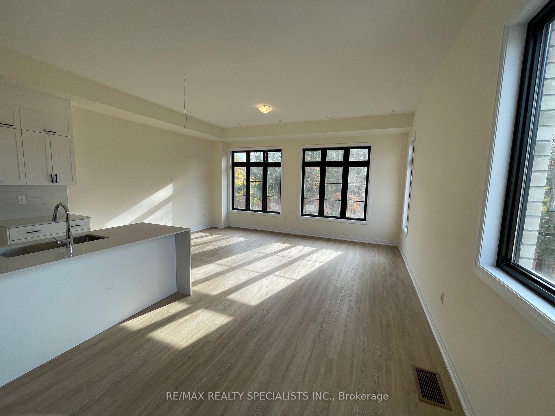 39 De La Roche Drive, Vaughan 2