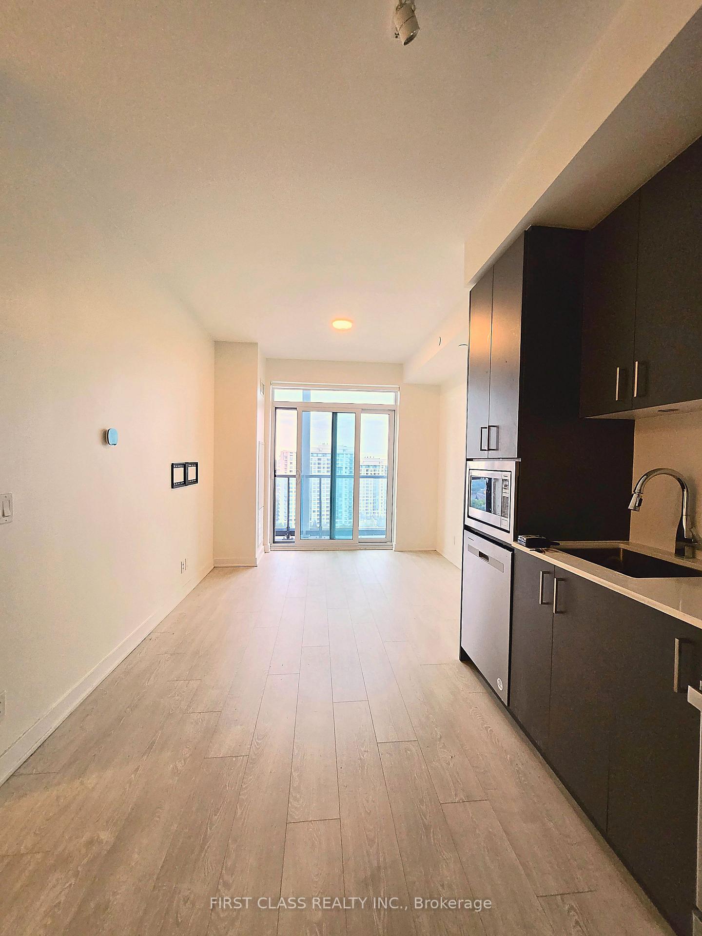 A1606 - 30 Upper Mall Way, Vaughan 3