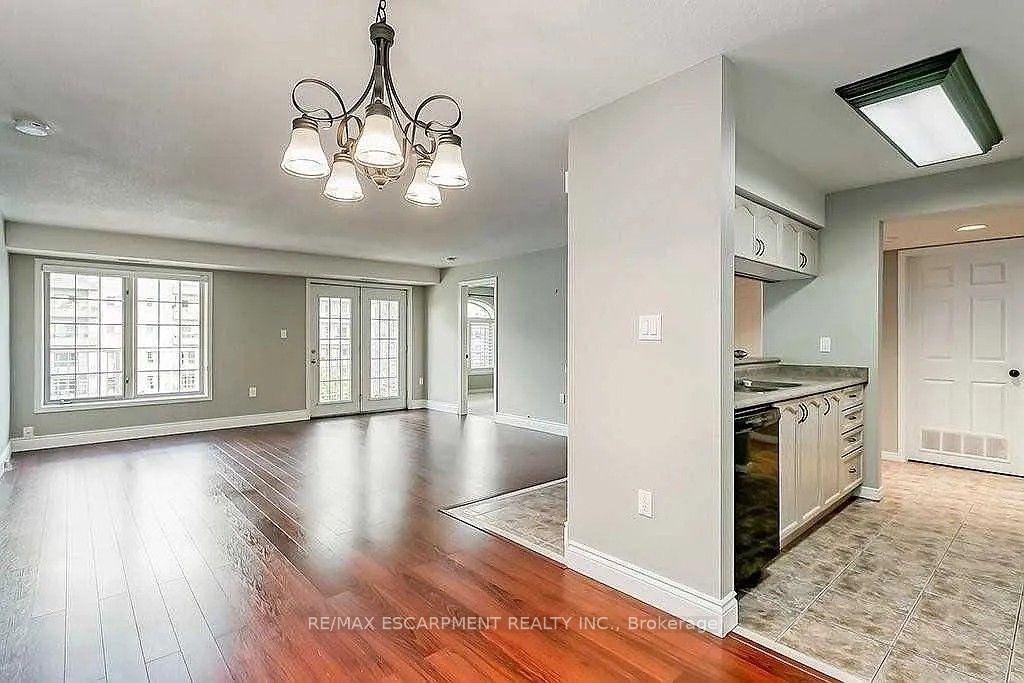 F405 - 216 Plains Road W, Burlington 3