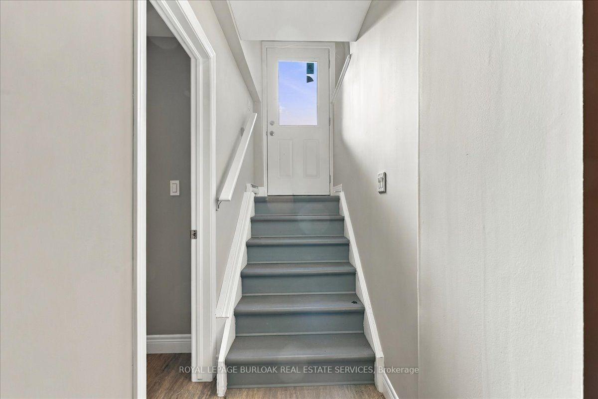 LOWER - 17 Eby Street S, Kitchener 3