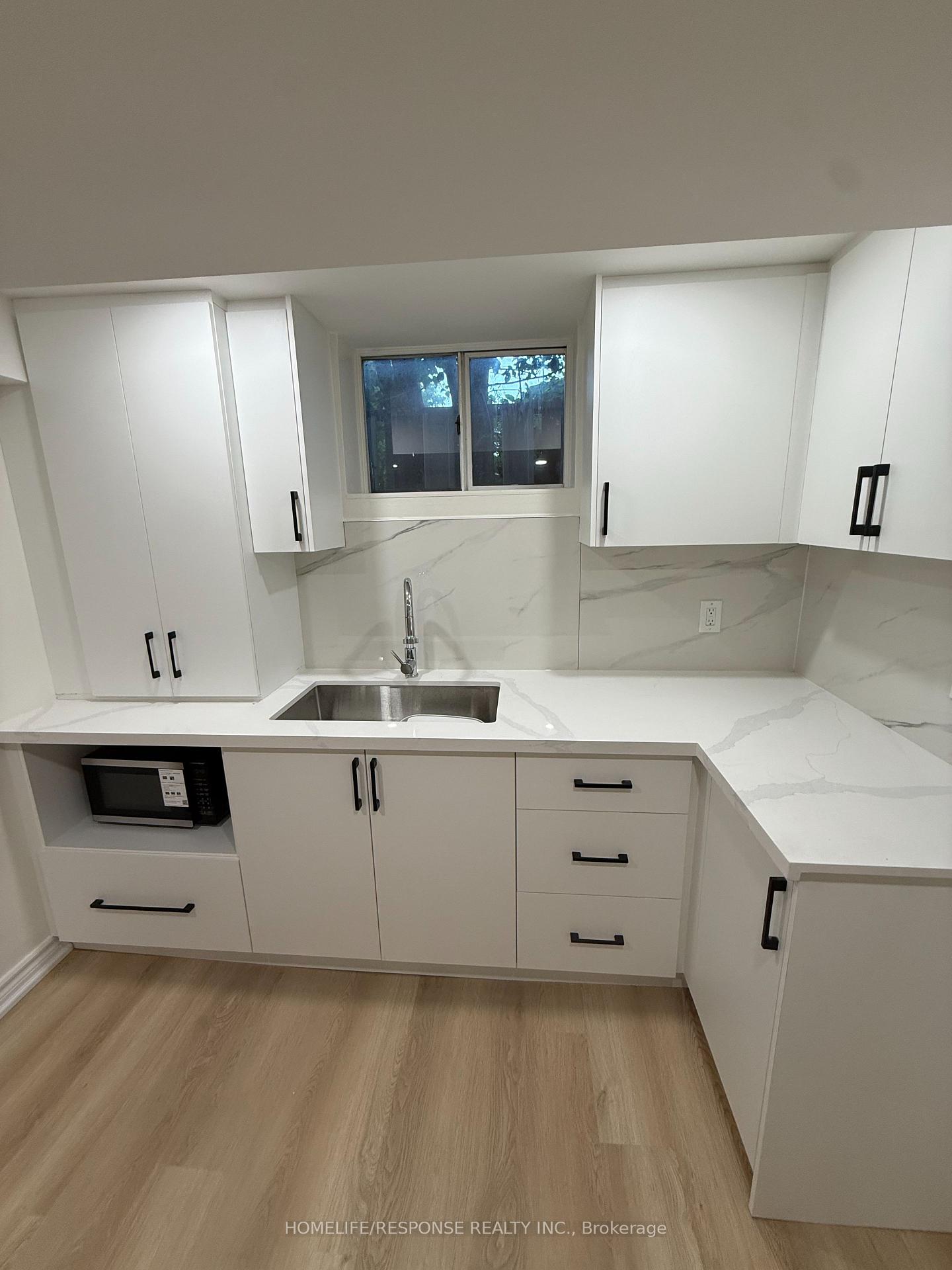 208 Lake Promenade, Toronto 4