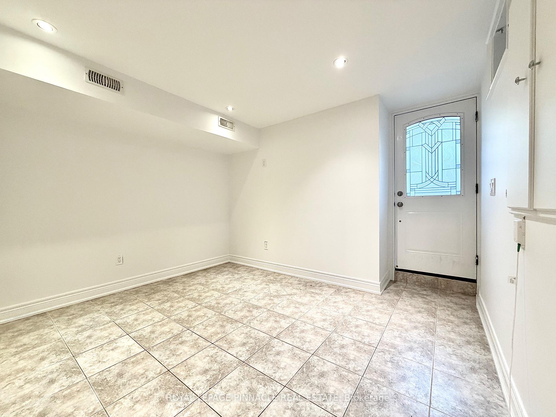 Lower - 136 Campbell Avenue, Toronto 3
