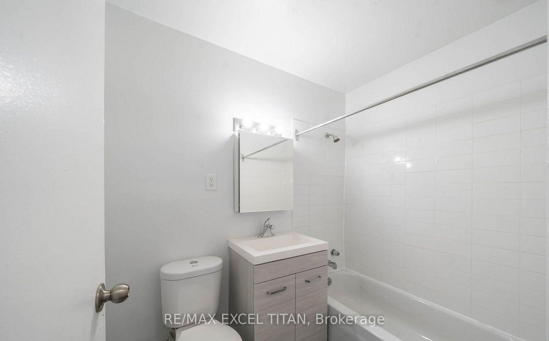 G1 - 2505 Eglinton Avenue W, Toronto 5