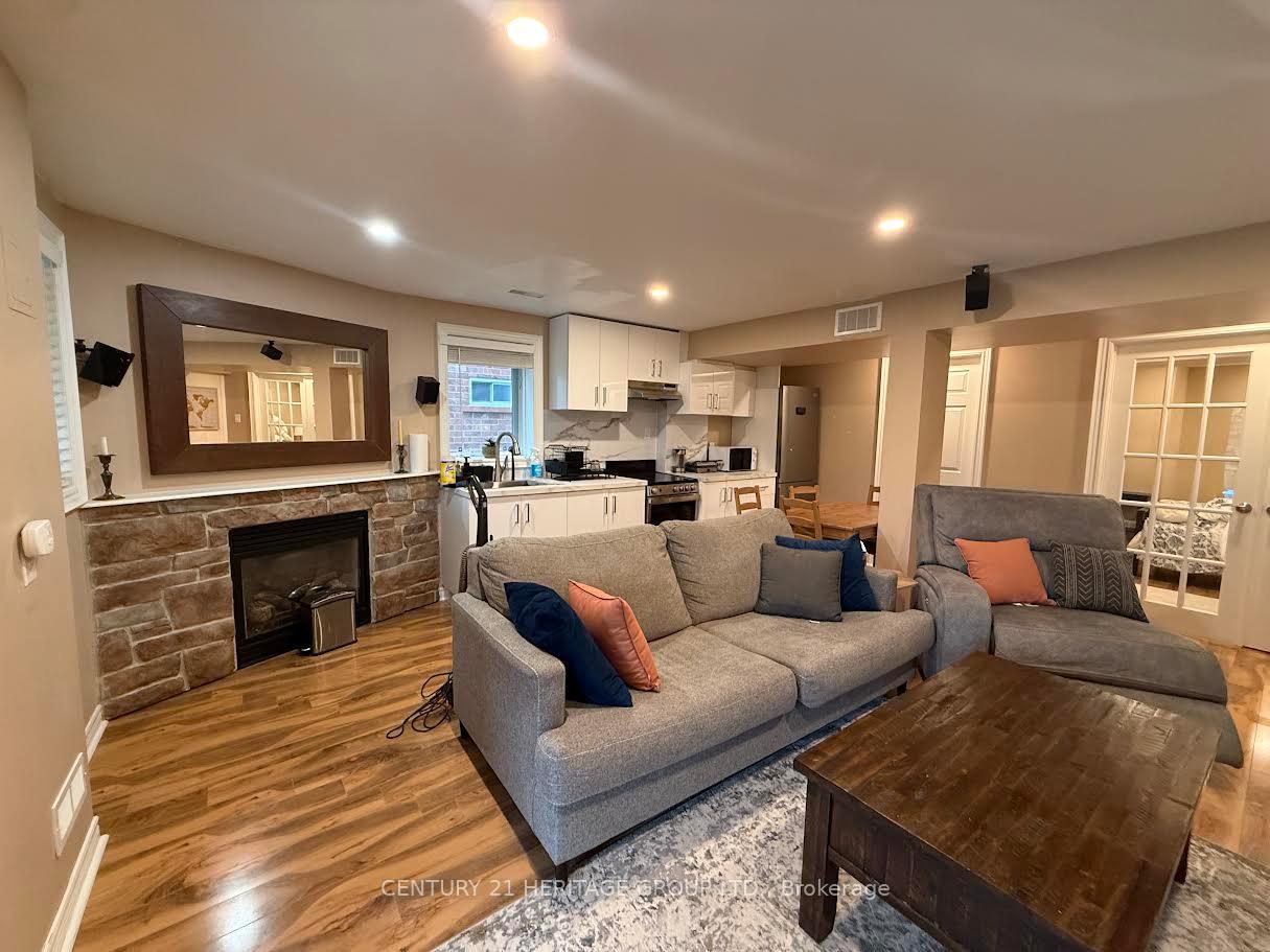 Bsmt - 154 Hollandview Trail, Aurora 2
