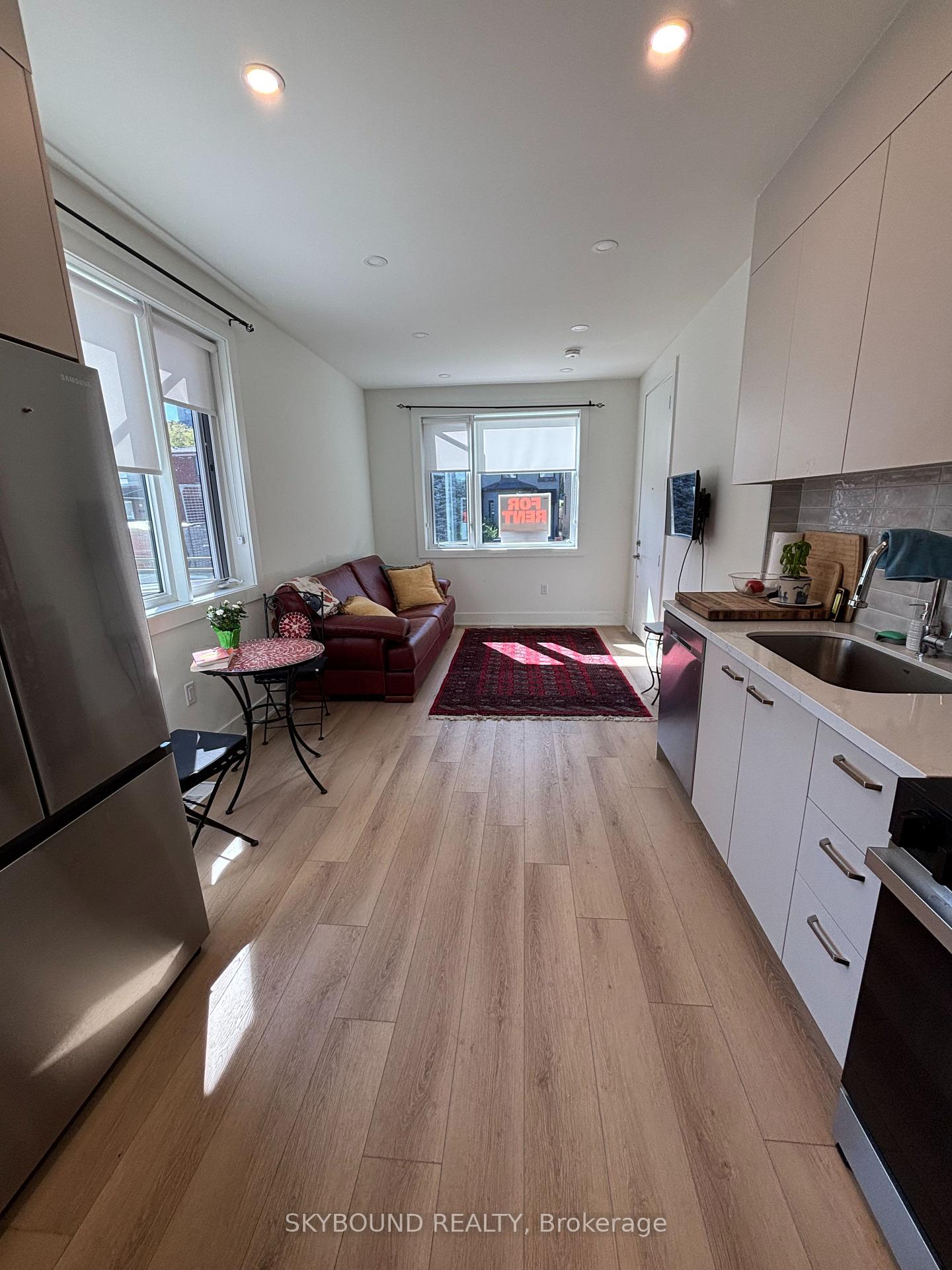 2B - 45 Bellevue Avenue, Toronto 4