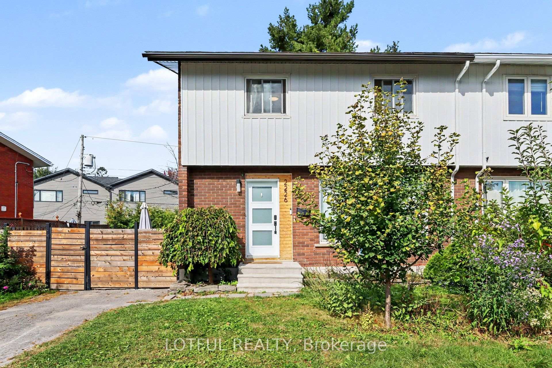 2226 Saunderson Drive, Ottawa 2