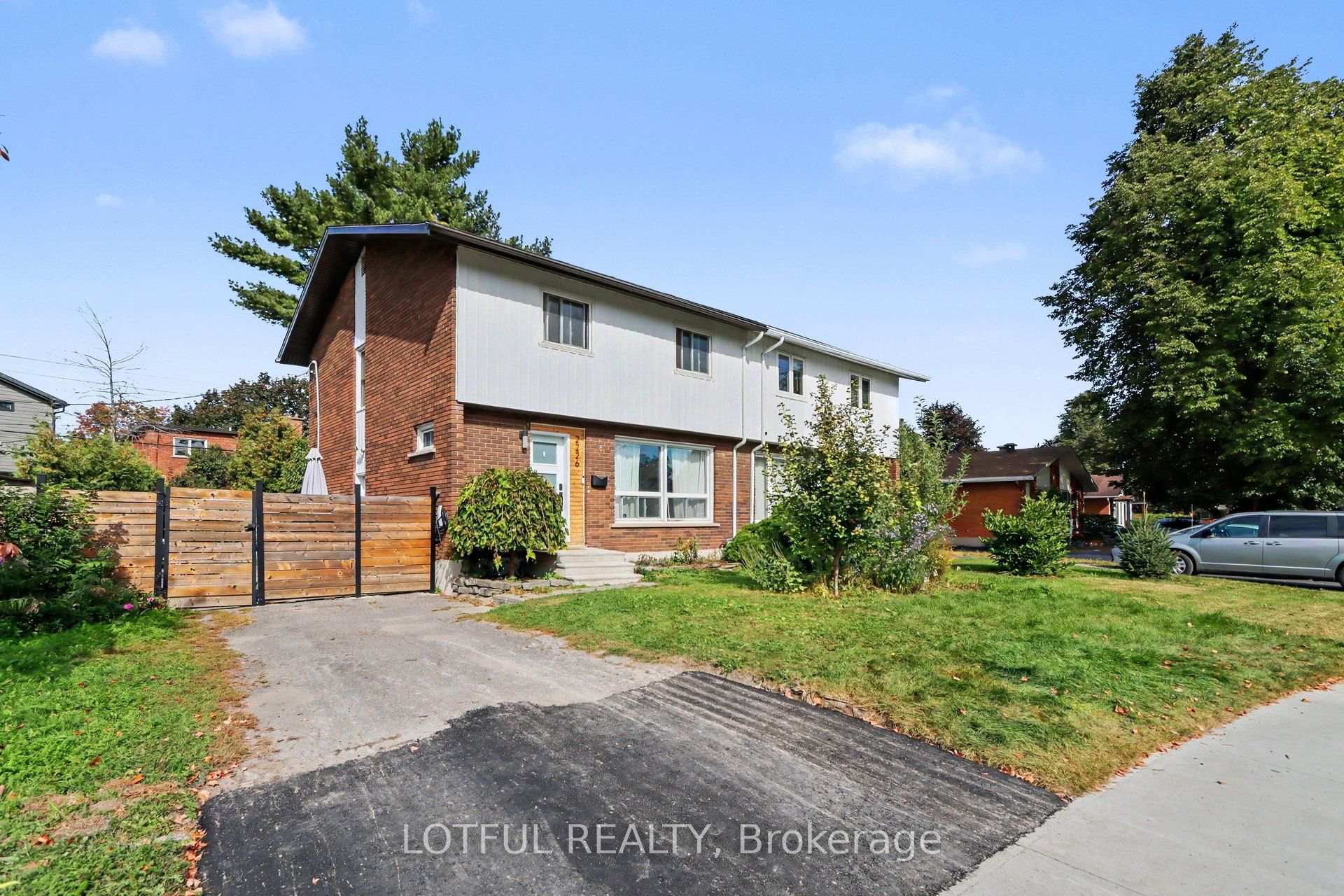 2226 Saunderson Drive, Ottawa 3