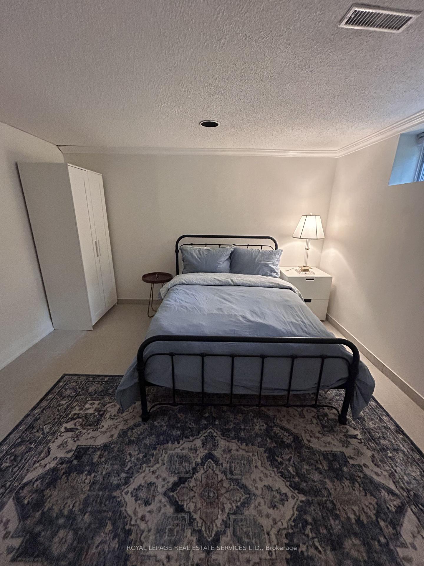 Lower - 17 Longfield Road, Toronto 5