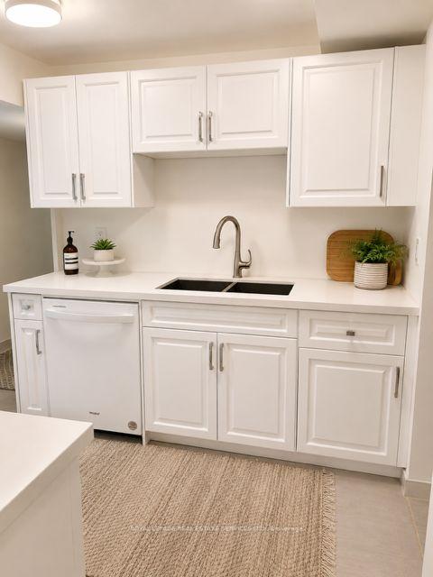 Lower - 17 Longfield Road, Toronto 3