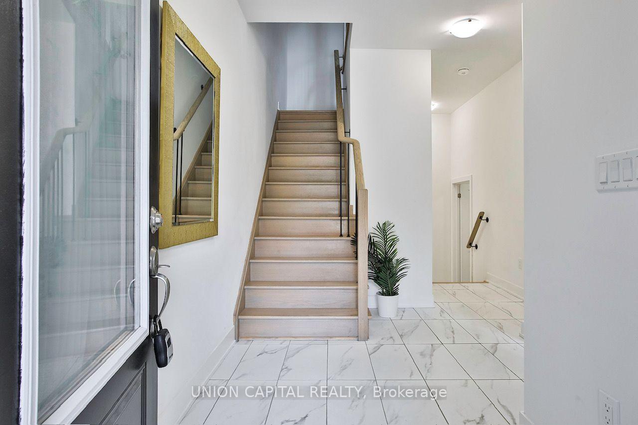 9 Arthur White Lane, Markham 4
