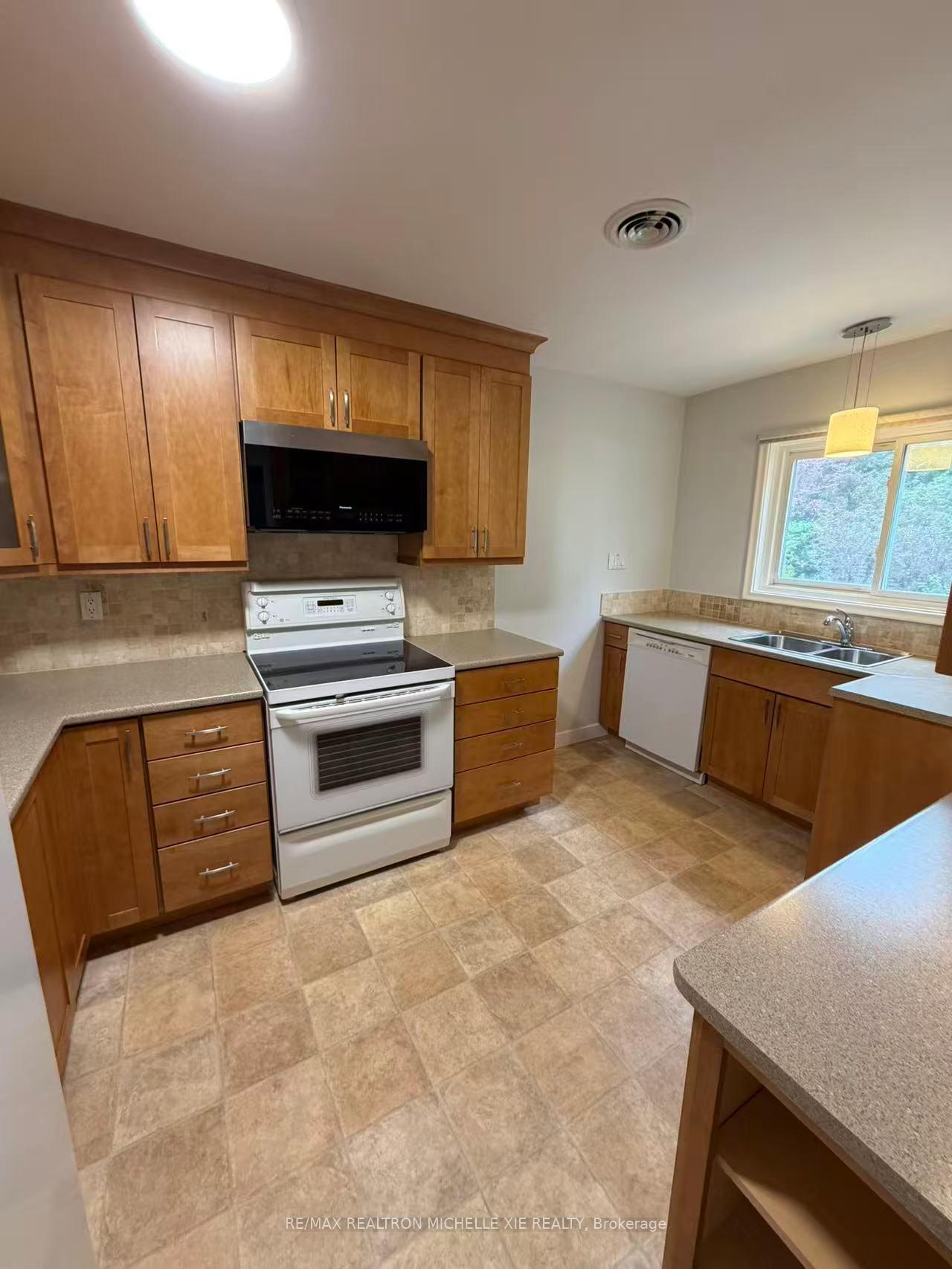 85 Three Valleys Drive, Toronto 2