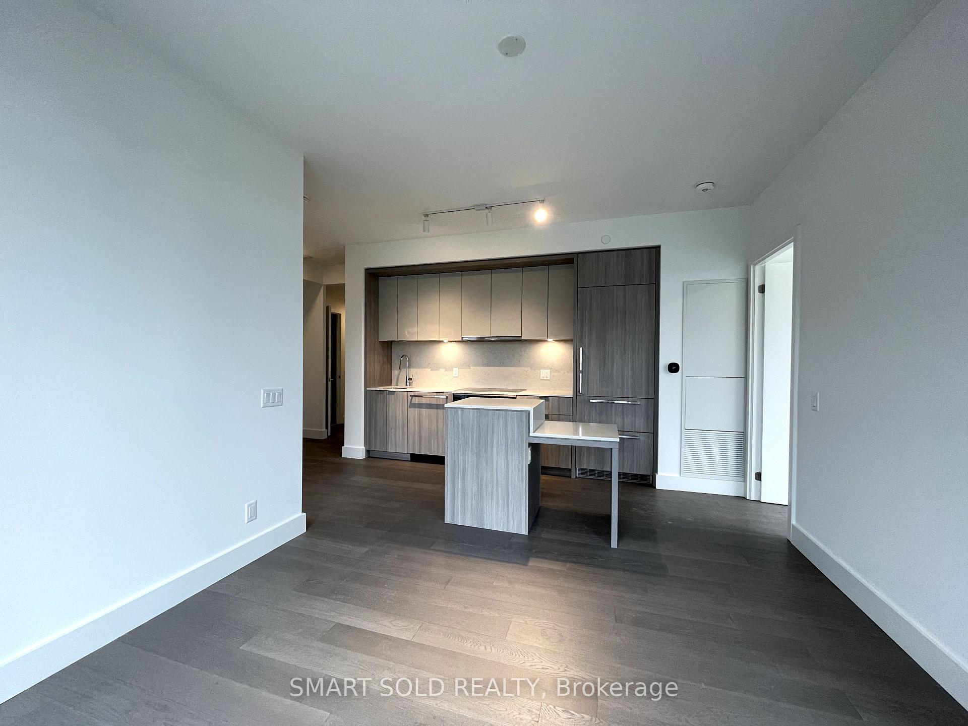 610 - 6 Greenbriar Road E, Toronto 5