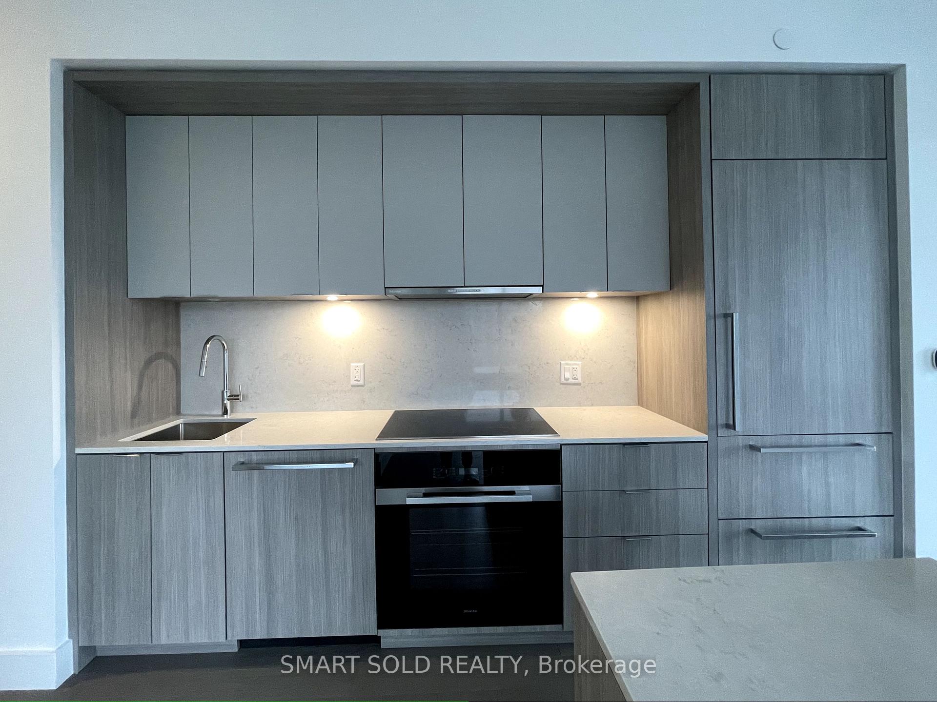 610 - 6 Greenbriar Road E, Toronto 4