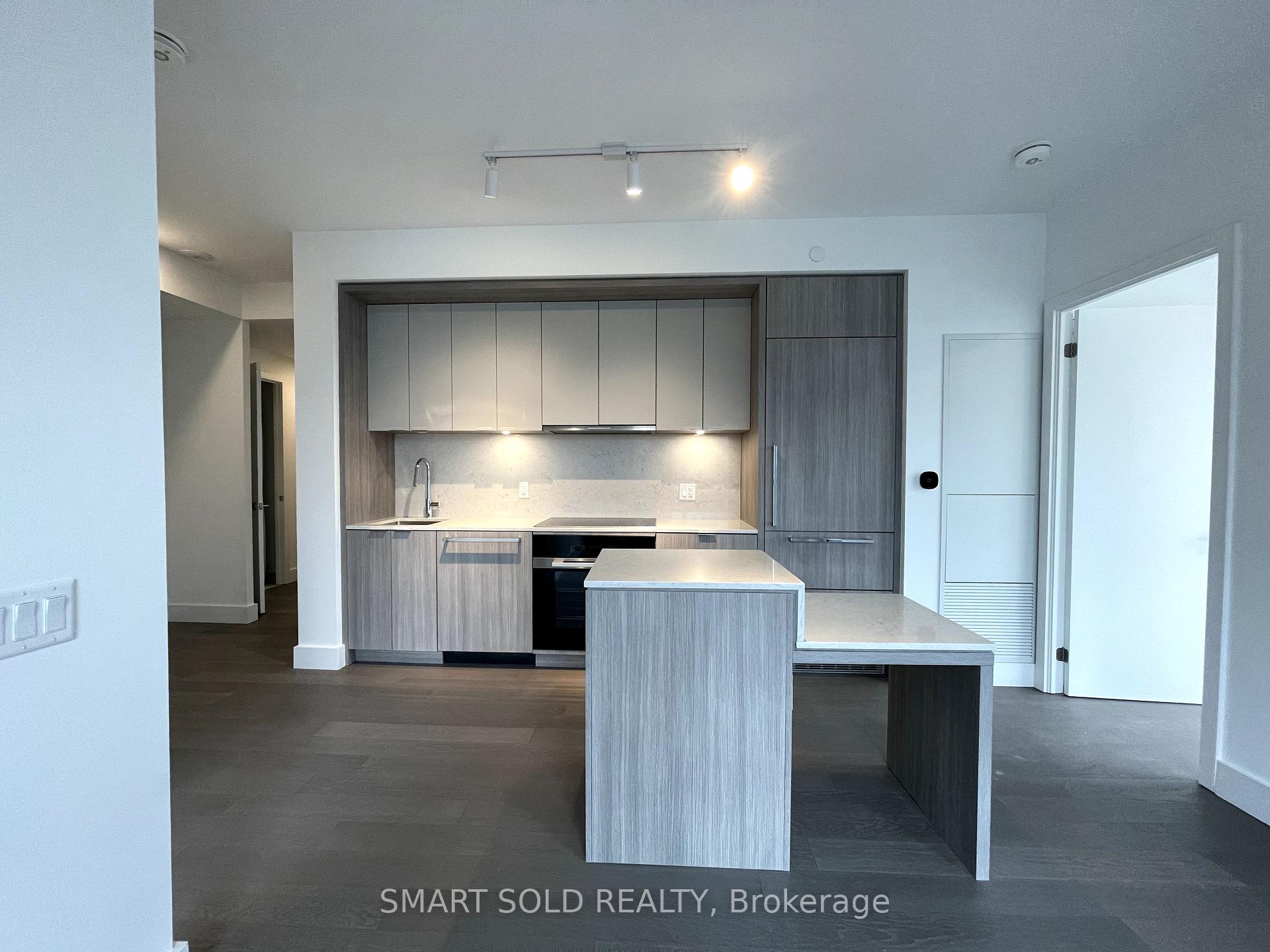 610 - 6 Greenbriar Road E, Toronto 3