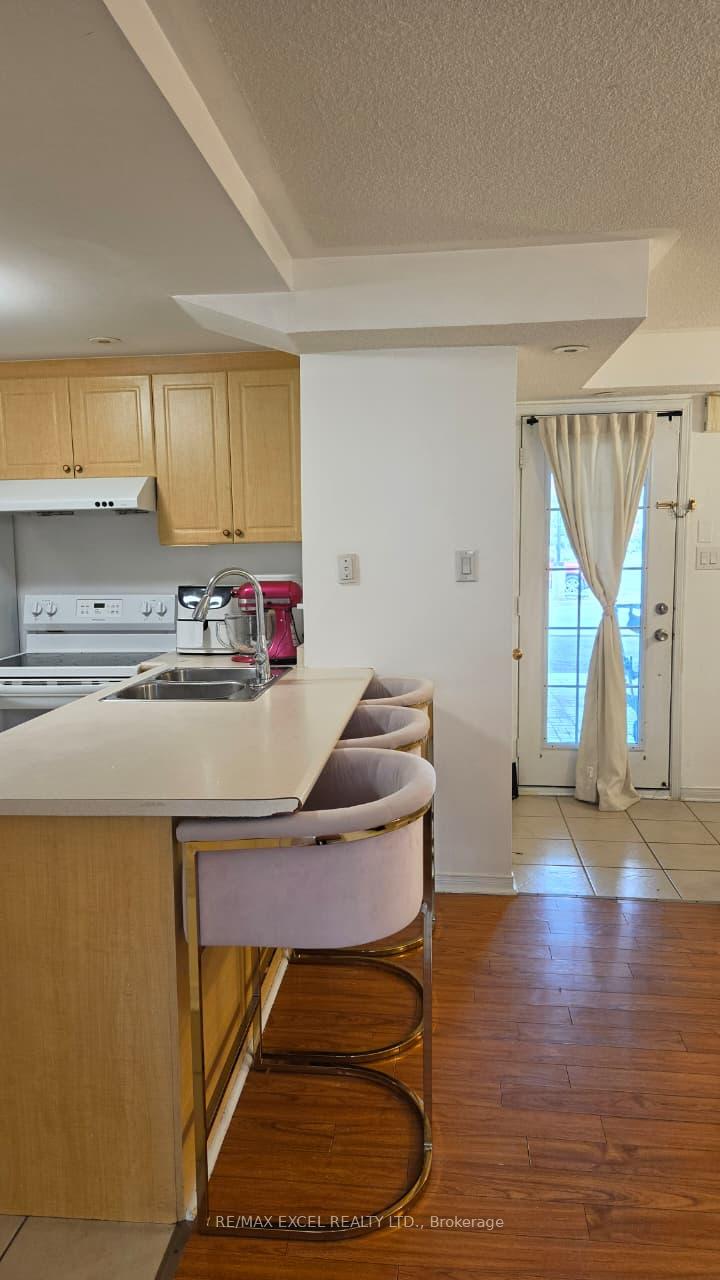 2 - 42 Pinery Trail, Toronto 5