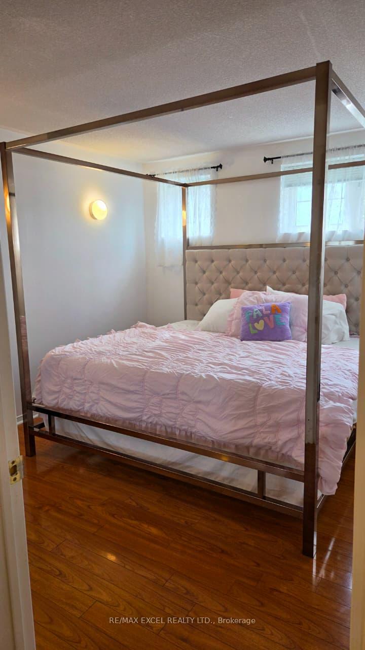 2 - 42 Pinery Trail, Toronto 2