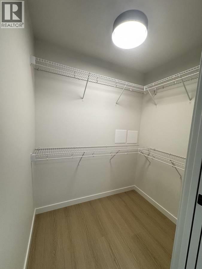 403 2015 ST. JOHNS ST  BC, Port Moody 5