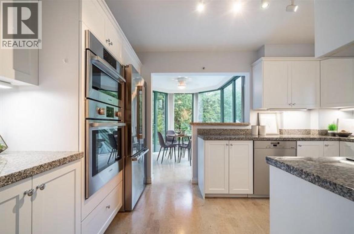 4A 338 TAYLOR WAY, West Vancouver 2