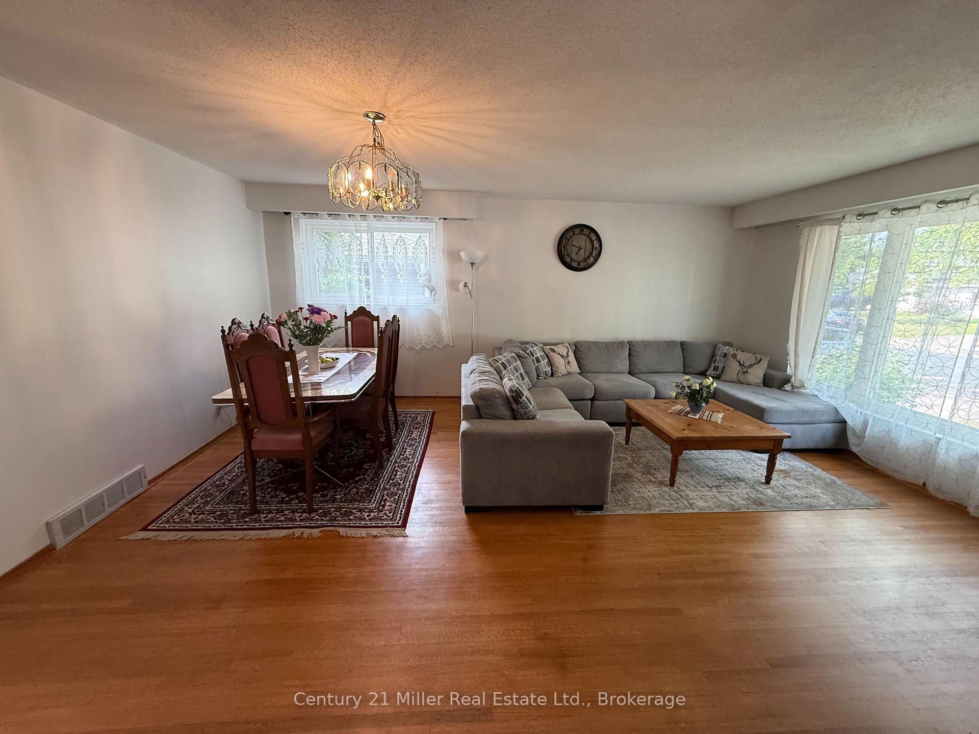 Upper - 35 Melville Crescent, Brampton 4