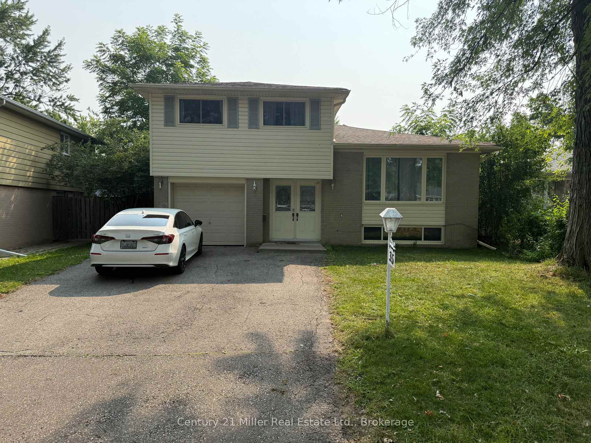Upper - 35 Melville Crescent, Brampton 2