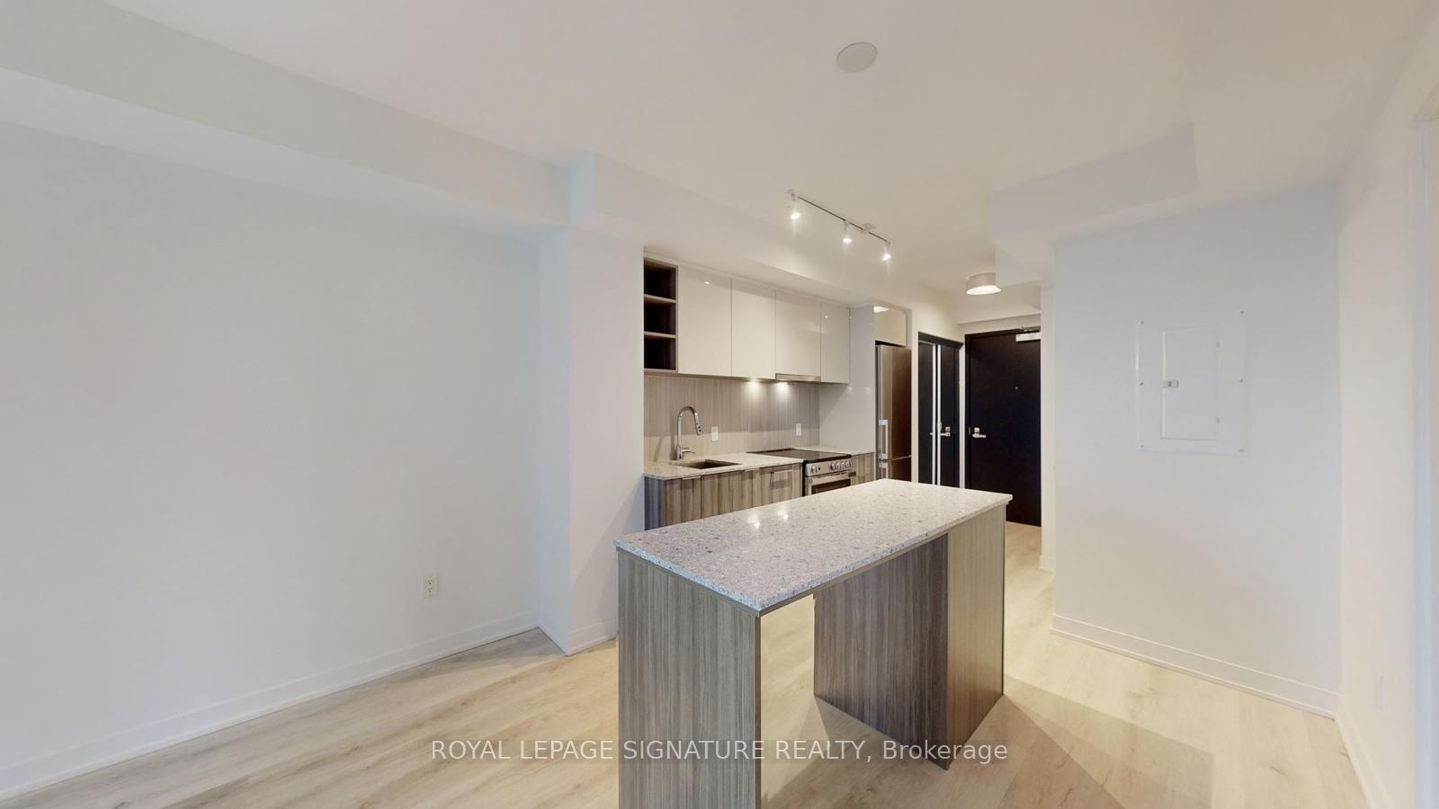543 - 31 Tippett Road, Toronto 2