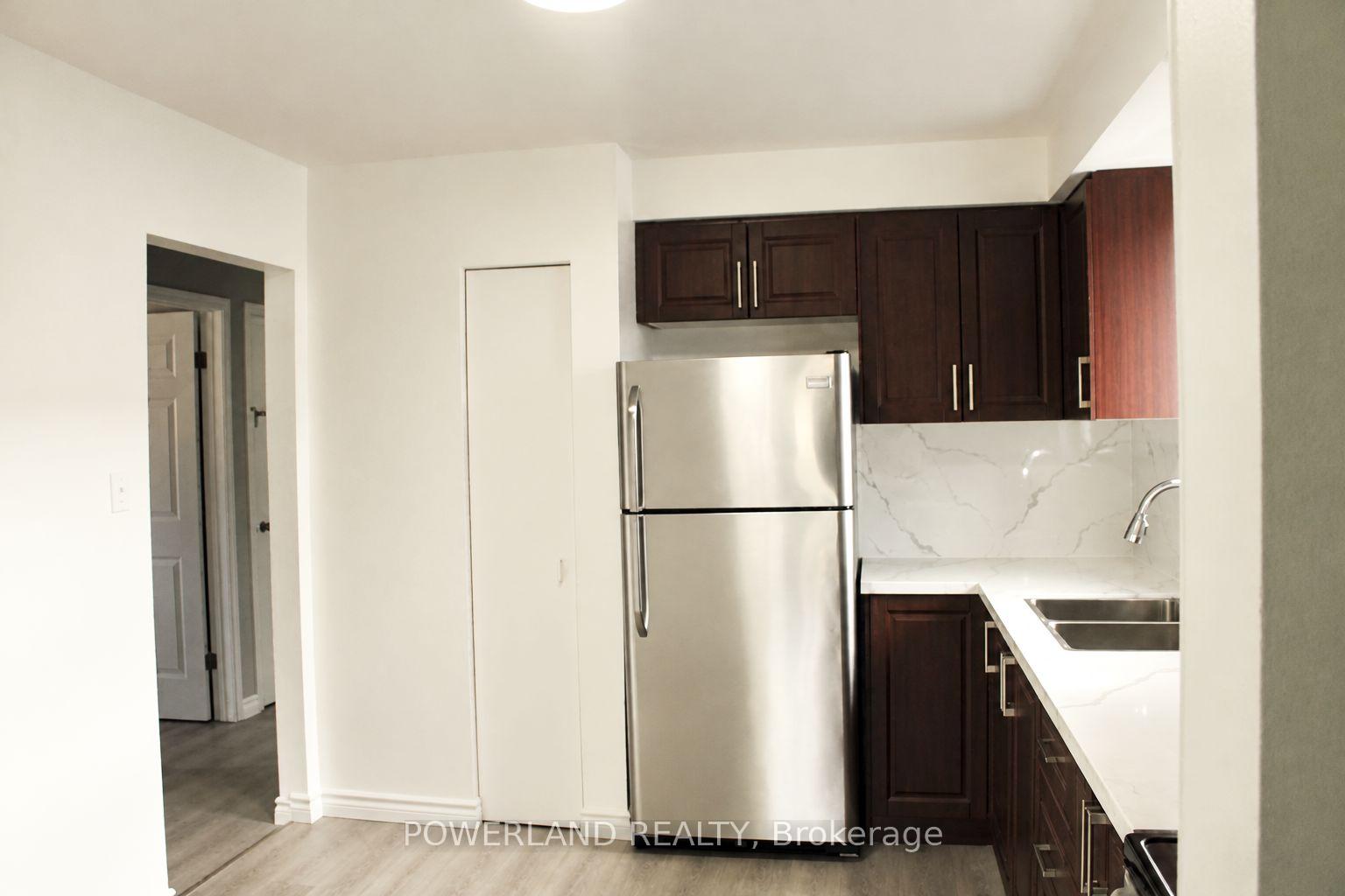 505 Harris Court, Whitby 4