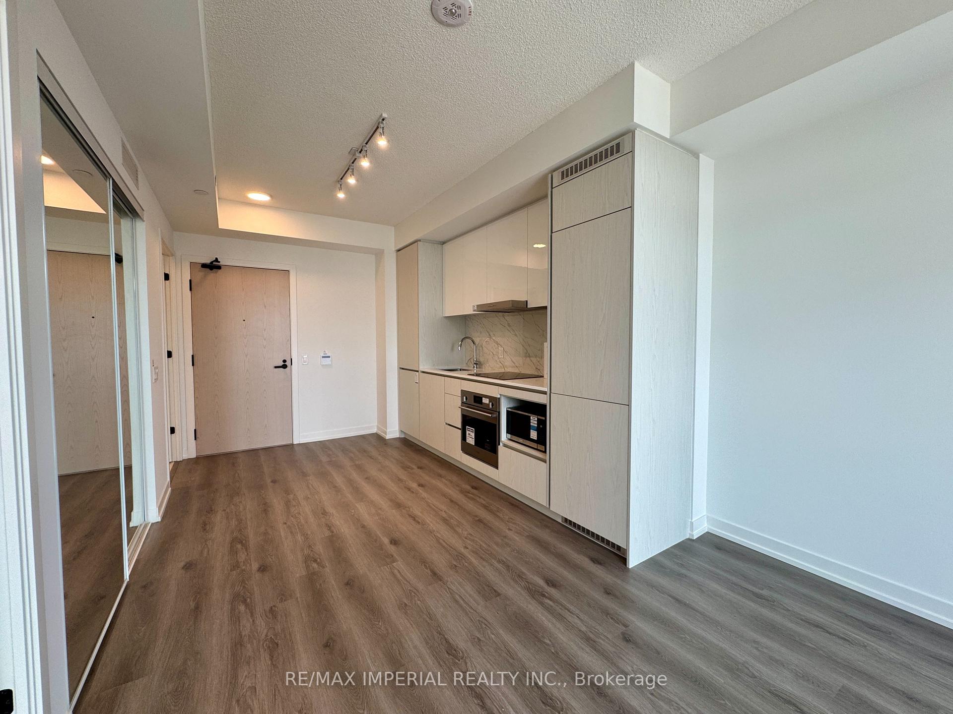 811 - 28 Interchange Way, Vaughan 5