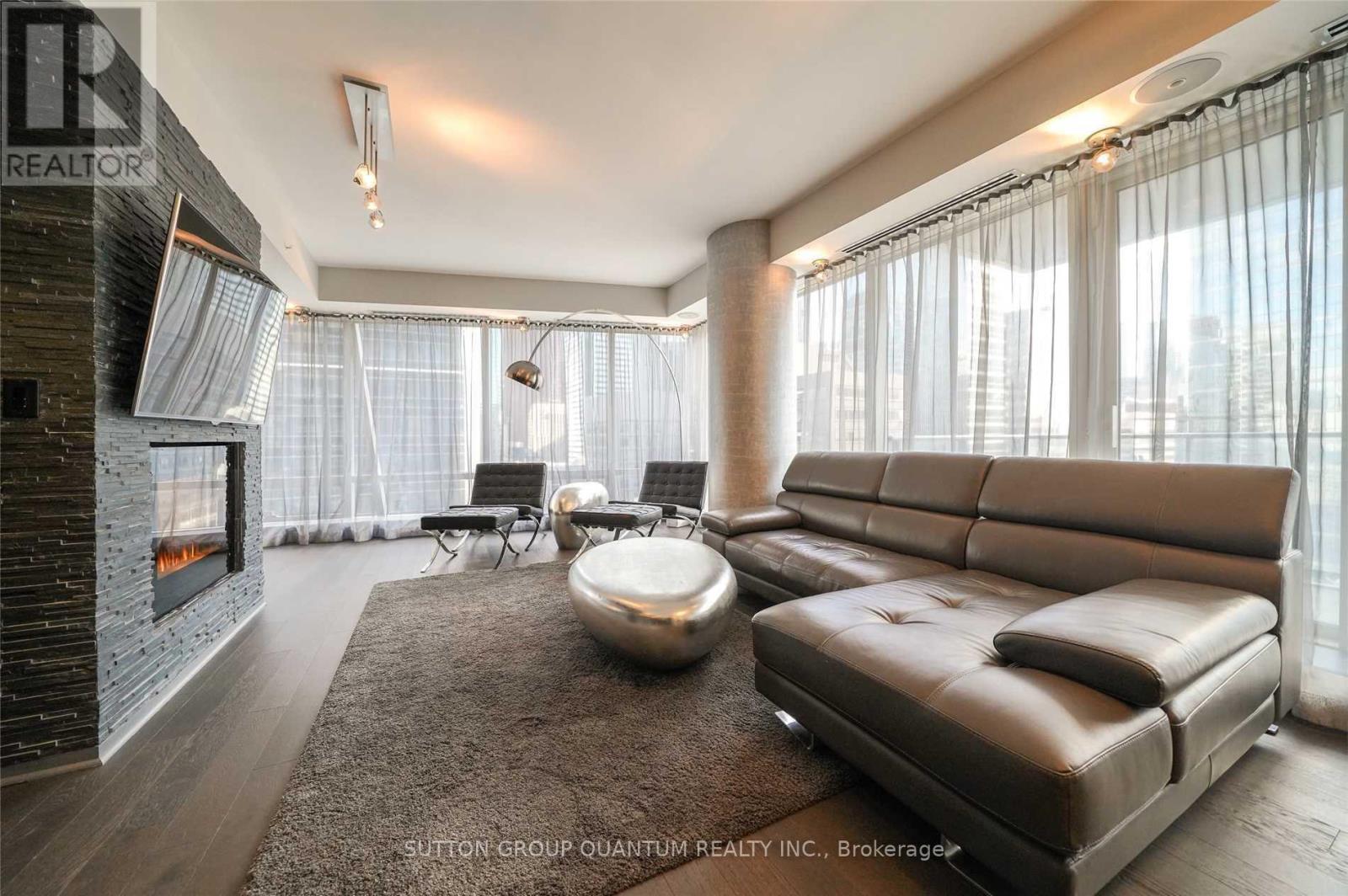 2109 - 180 University Avenue, Toronto 4