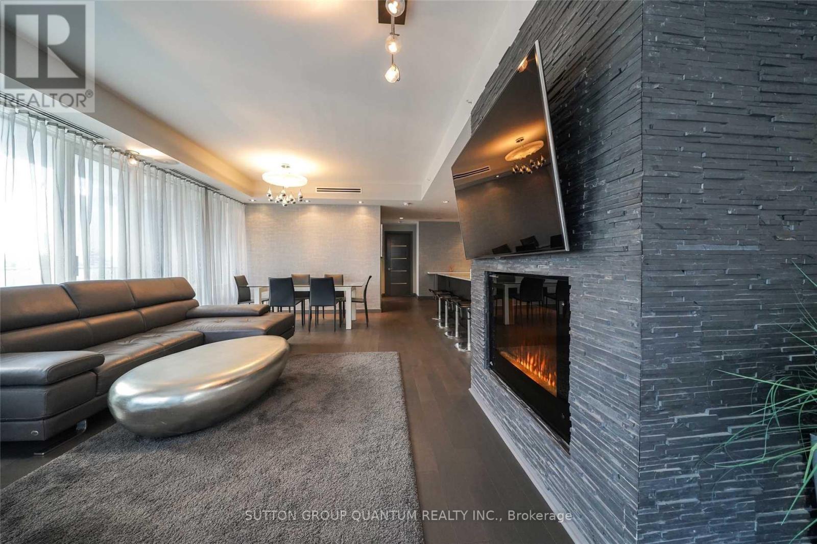 2109 - 180 University Avenue, Toronto 5