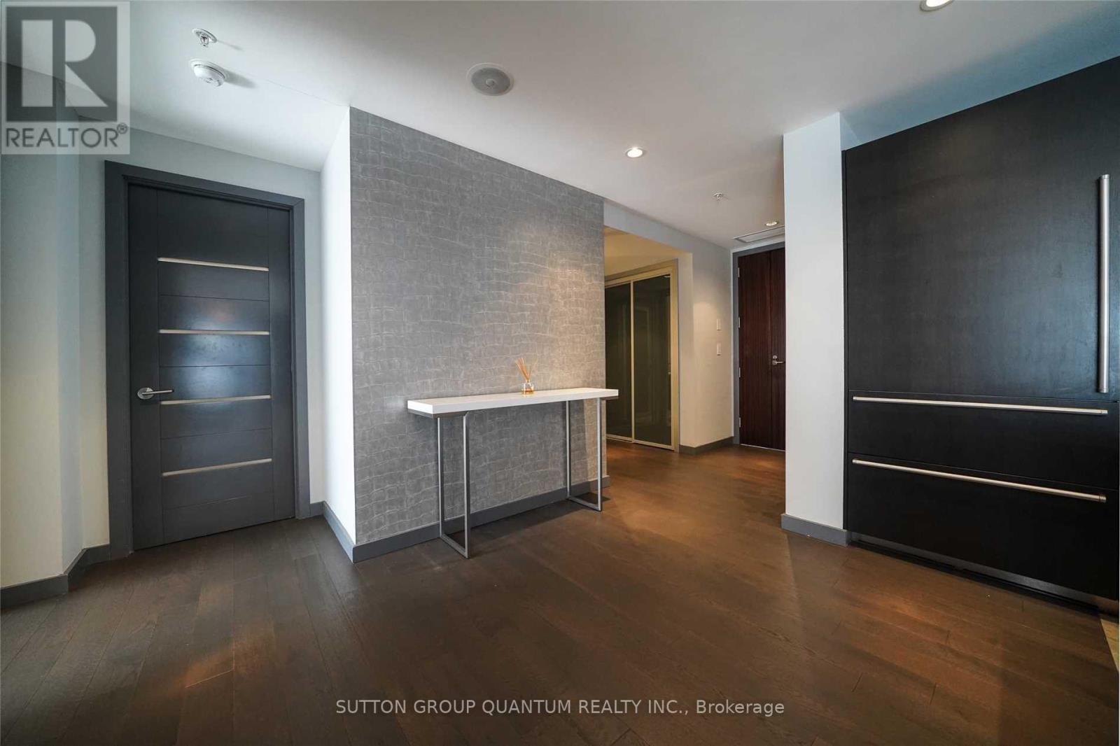 2109 - 180 University Avenue, Toronto 2