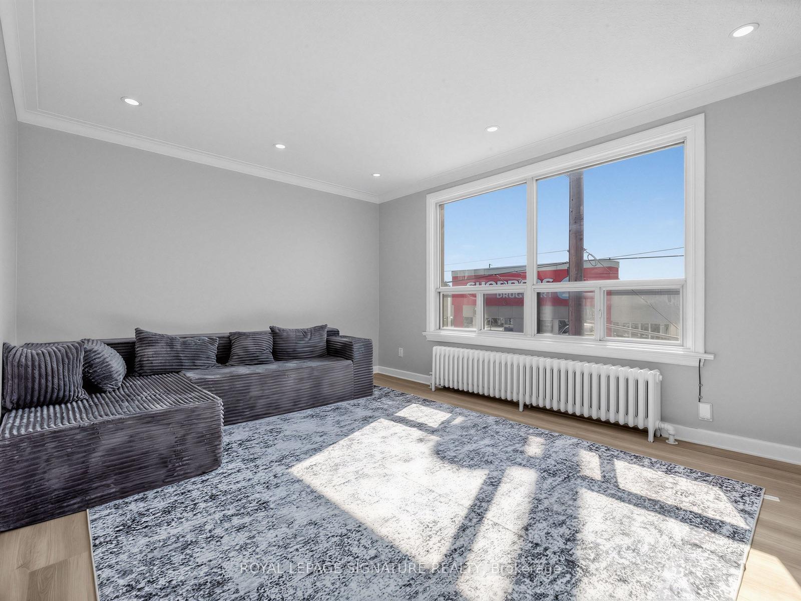 2260 Eglinton Avenue W, Toronto 4