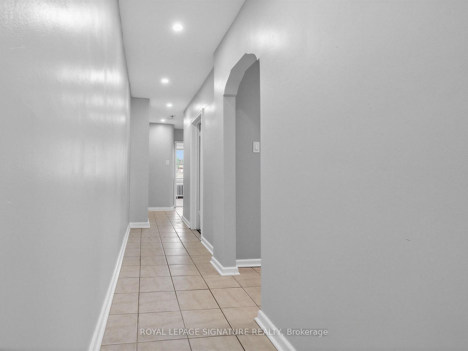 2260 Eglinton Avenue W, Toronto 3
