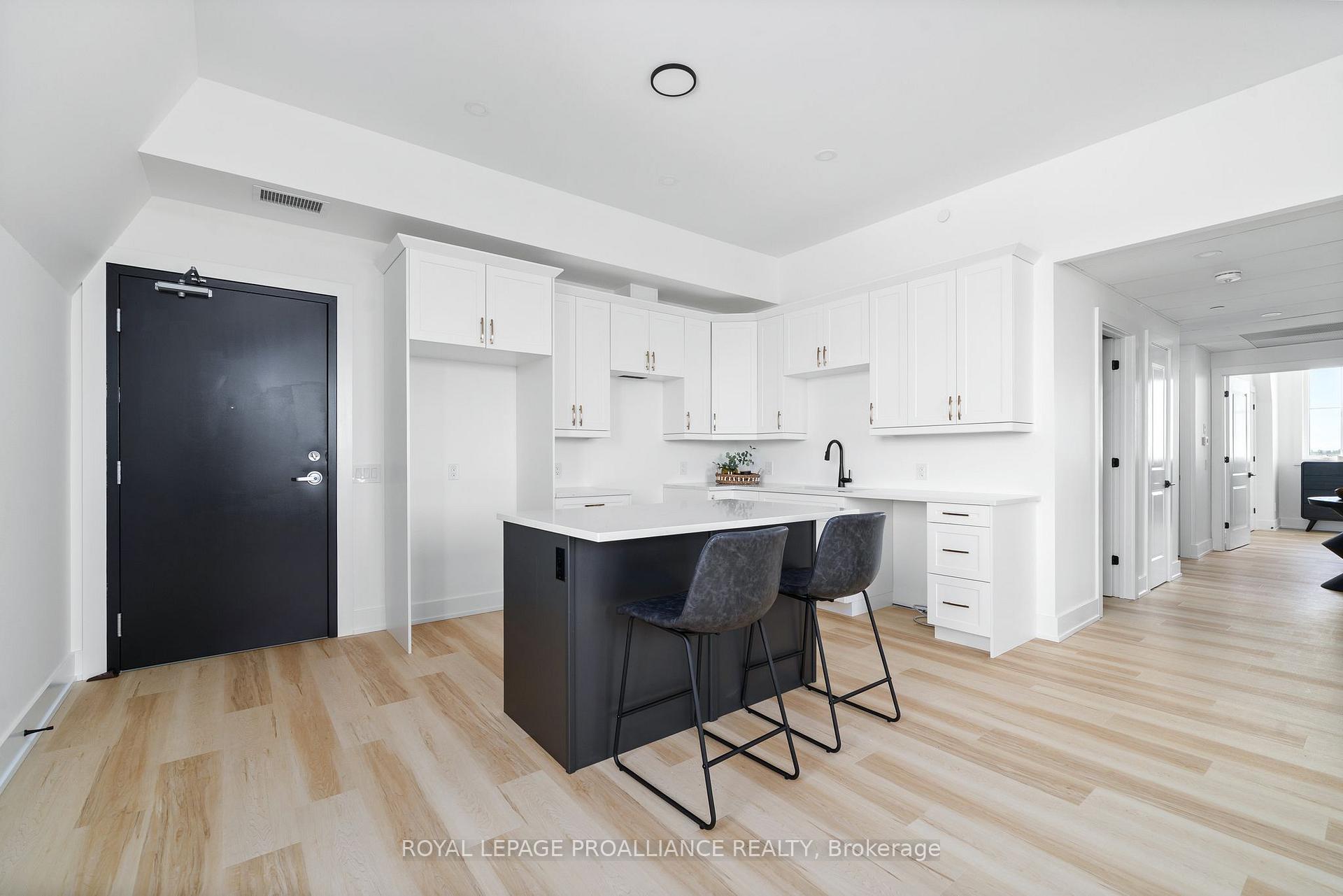 301 - 941 Charles Wilson Parkway, Cobourg 4
