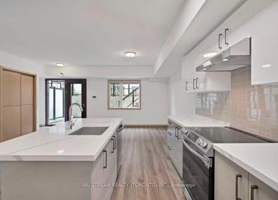 D107 - 200 Chester Le Boulevard, Toronto 2
