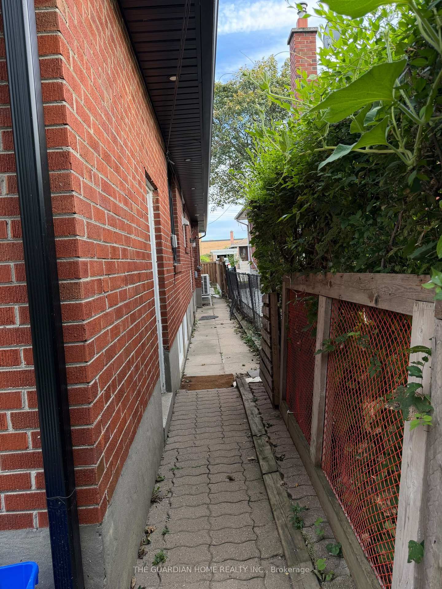Bsmt - 19 Bolger Place, Toronto 2