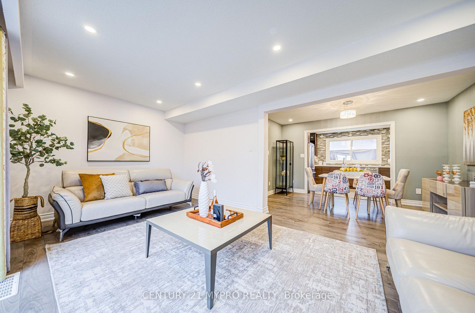 24 Song Meadoway, Toronto 4