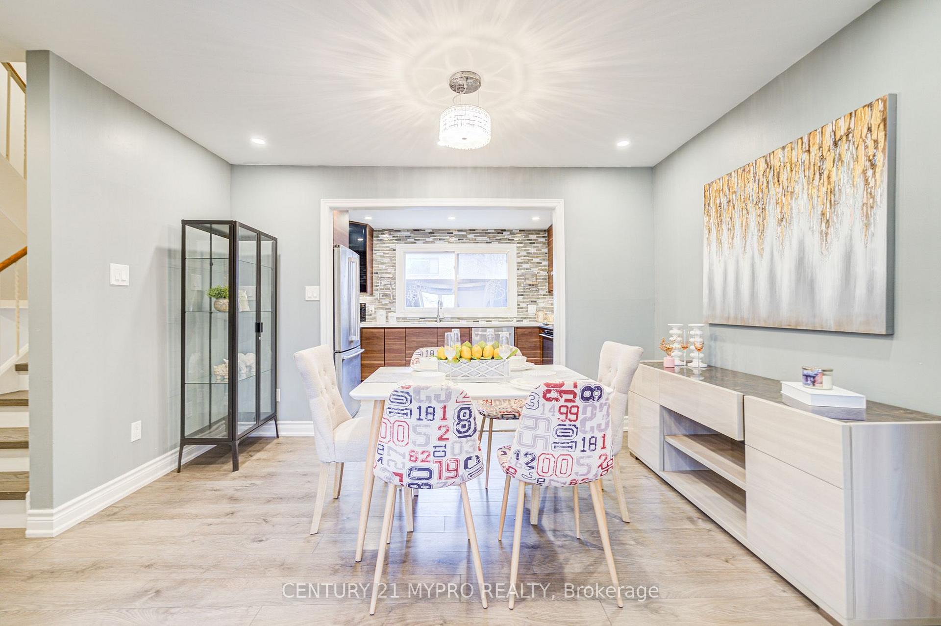 24 Song Meadoway, Toronto 5