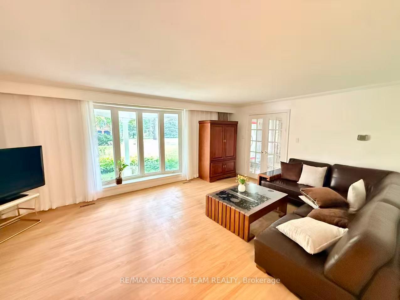 Upper - 1220 Clarkson Road N, Mississauga 3