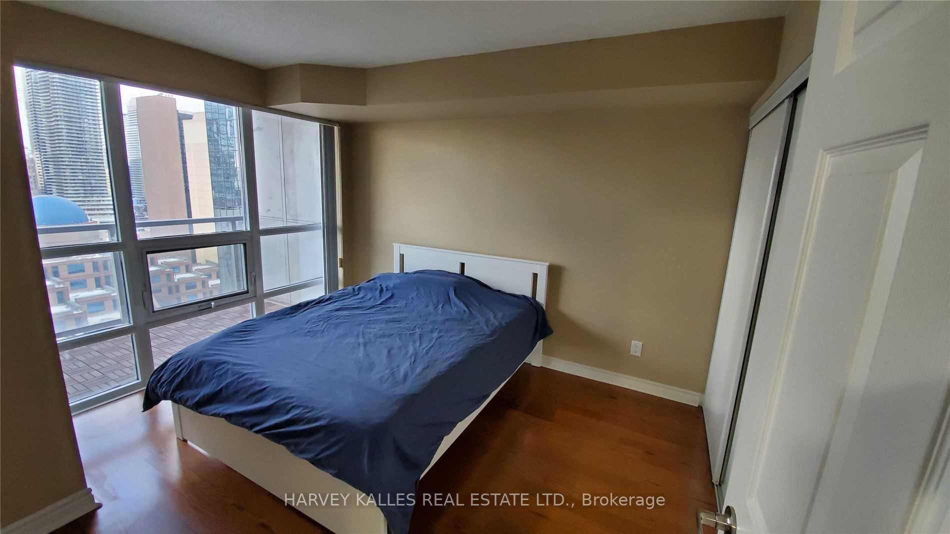 2313 - 763 Bay Street, Toronto 5
