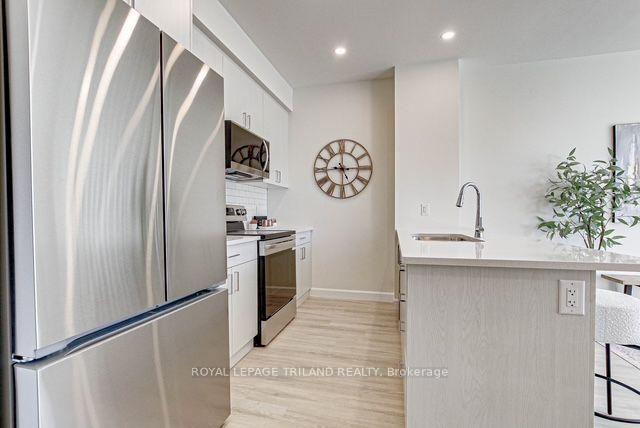 307 - 75 Walnut Street, St. Thomas 3