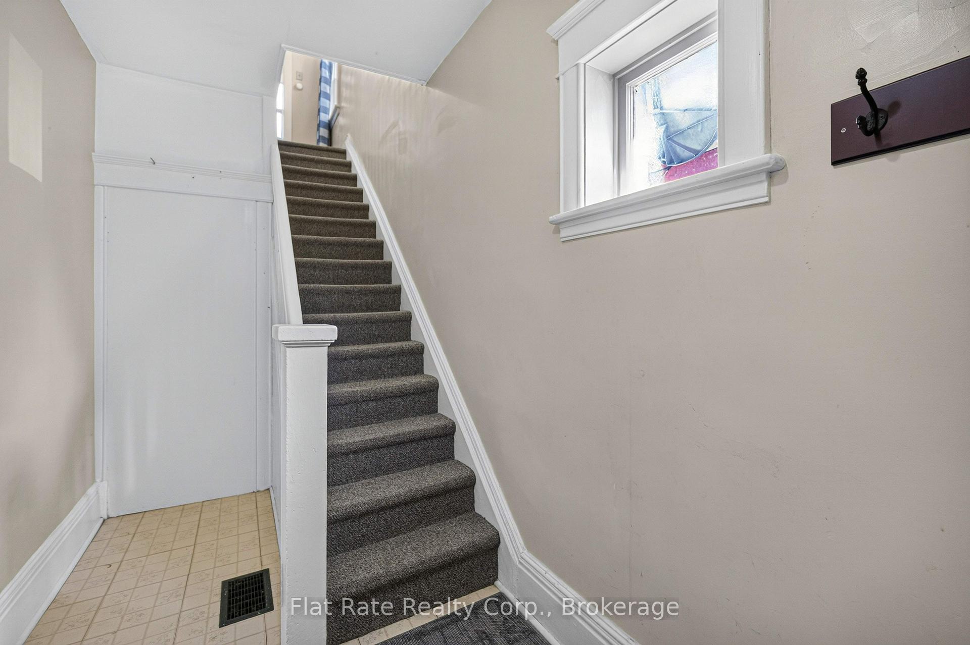 2ND FLOOR - 476 DONEGAL Street, Peterborough 4