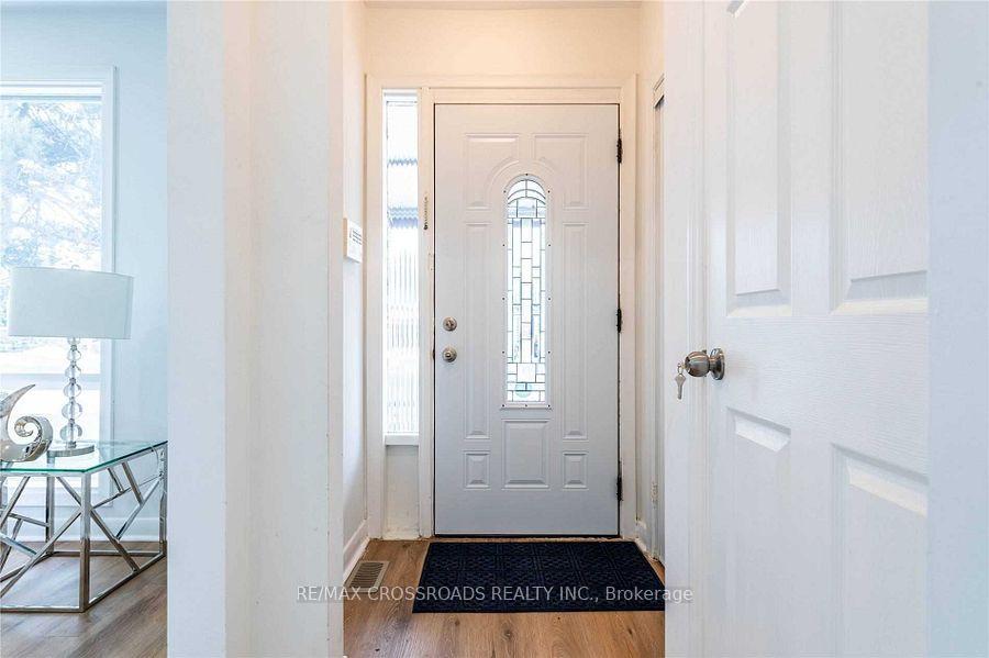 6 Larkhall Avenue, Toronto 2