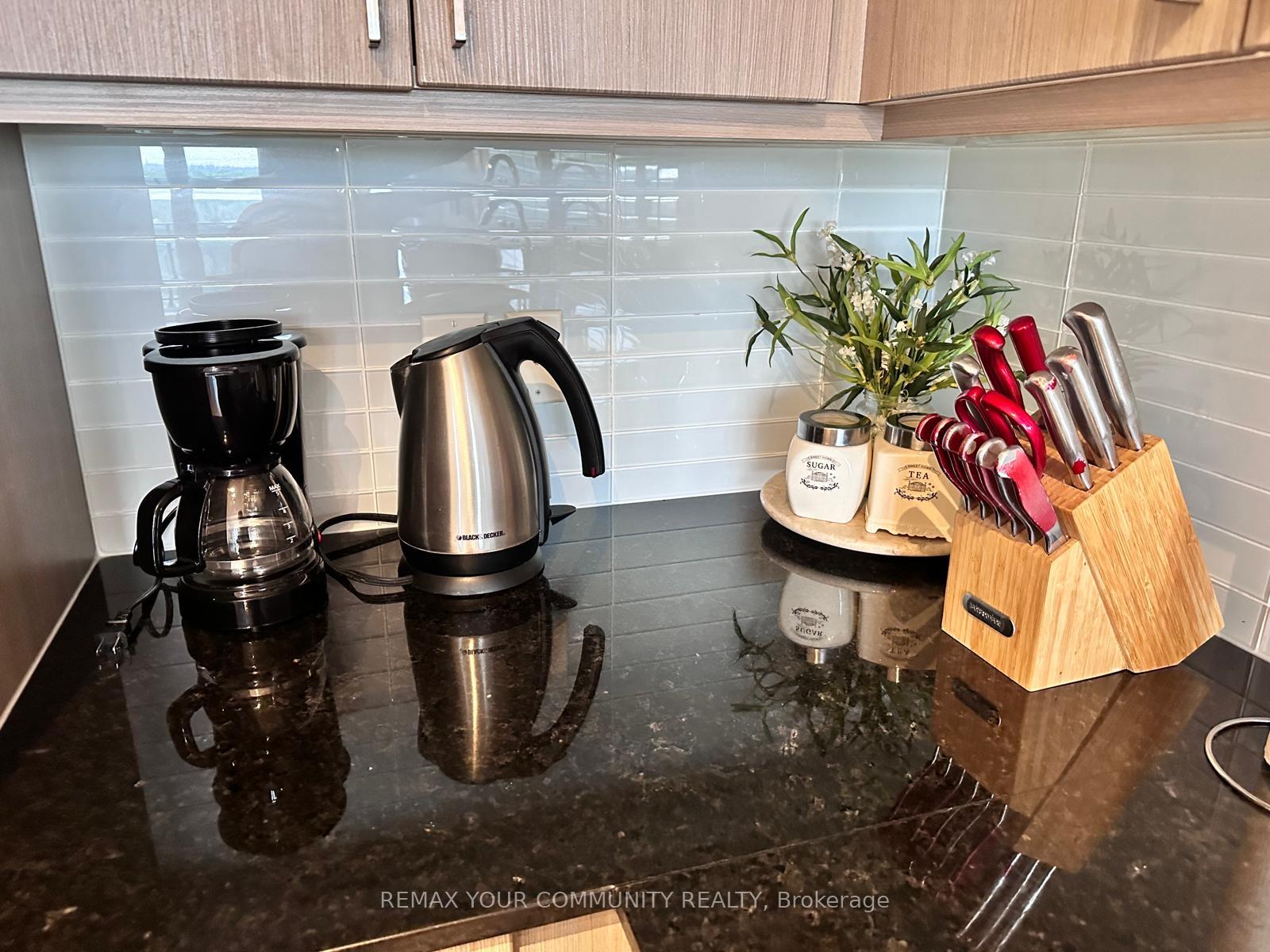 807B - 9600 Yonge Street, Richmond Hill 4